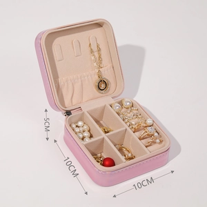 Detail view of pink portable jewelry box with dimensions 10x10x5cm and velvet interior