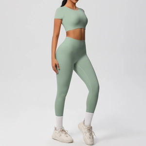 Détail du set de yoga vert haricot à taille haute avec tissu respirant et haute élasticité