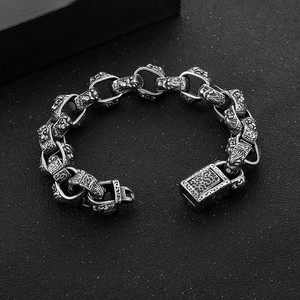 Bracelet chaîne pour hommes en acier inoxydable avec tête de lion et fermoir martelé