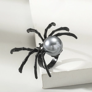 Anello ragno punk con perla grigia su base nera e pietra geometrica bianca decorativa