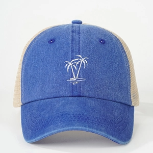 Casquette trucker en coton lavé bleu avec broderie palmier et filet beige respirant