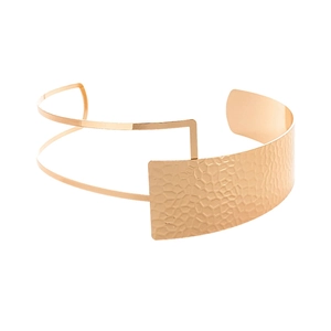 Modern gold double-layered open choker necklace with hammered texture and geometric lines