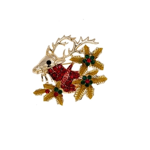 Detail der Weihnachts-Rentier-Brosche mit roten und grünen Strasssteinen auf Goldlegierung