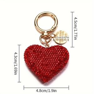Portachiavi a cuore con strass rossi e dettagli delle dimensioni su sfondo bianco