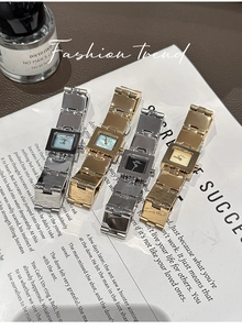 Montres carrées chics pour femmes avec bracelets en métal argent et or et cadrans nacrés
