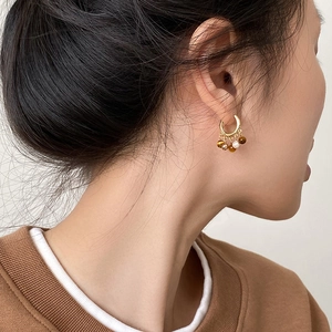 Boucles d'oreilles créoles vintage en or 18 carats avec œil de tigre et perles