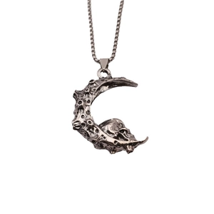 Collier avec pendentif lune et crâne de style gothique en argent vieilli sur chaîne