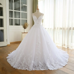 Robe De Mariée Élégante En Dentelle Blanche Col V Profond Sans Manches Robe De Bal Dos Nu En Tulle Avec Paillettes Künstliche Perles