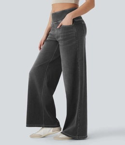 Seitenansicht der grauen High-Waist-Jeans mit weitem Bein und fließendem Fall