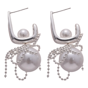 Elegant bow-shaped pearl drop earrings with long metallic fringe tassels for a luxury look