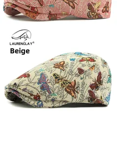 Detailweergave van jacquardgebreide vlinderpatronen op petten in etnische stijl met hoge dichtheid