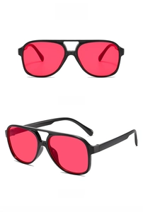 Vorder- und 45-Grad-Ansicht der Vintage-Doppelsteg-Aviator-Sonnenbrille mit roten Gläsern