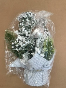 Detail of 20cm mini Christmas tree with silver balls, white berries, and bows in packaging