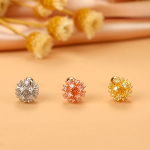 Trois boucles d'oreilles en cristal en argent, or rose et or avec fermoir à bille ronde