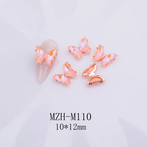 Charm de mariposa 3D en cristal naranja para uñas con base de oro rosa y de 10x12mm