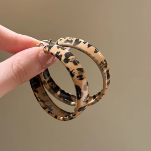 Vintage leopard print acrylic hoop earrings with geometric design for women