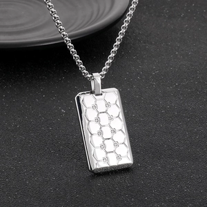 Collier hip-hop en acier titane avec pendentif carré, motif hexagonal CNC et petits cristaux