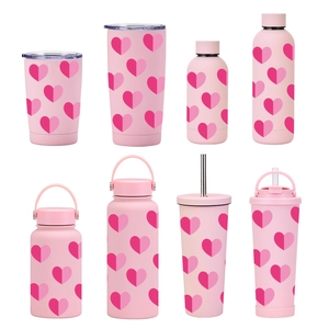 Collection de gobelets en acier inoxydable rose avec motifs de cœur et paille pour cadeau