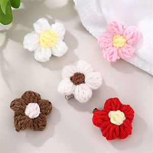 Handmade Knitted Flower Brooch Pin Crochet Woolen Yarn Floral Clothing Accessories For Women Girls Cute Japanese Style