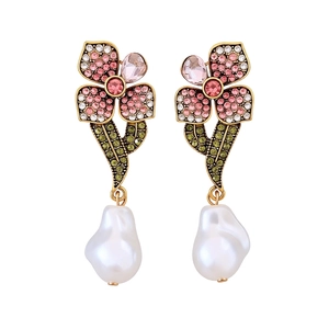 Boucles d'oreilles fleur en cristal et perles baroques style vintage élégant