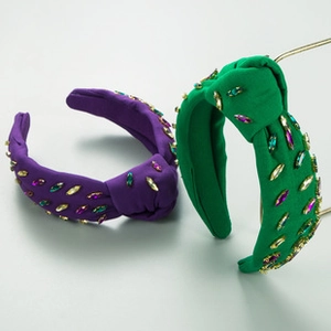 Détail de serre-têtes noués avec cristaux marquise colorés en tissus violet et vert