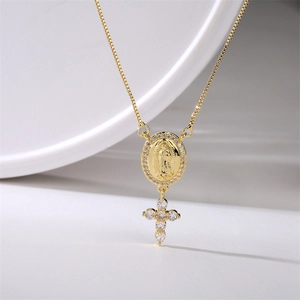 Collana placcata in oro con ciondolo Vergine Maria e croce in zirconi su catena box