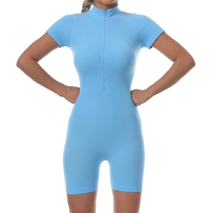 Bodysuit de yoga bleu clair côtelé à manches courtes avec fermeture éclair frontale