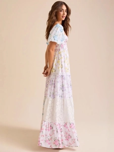 Robe longue fleurie à manches bouffantes avec dentelle et bustier froncé chic