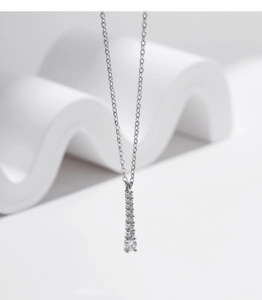 Detail of silver S925 Y-shaped tassel necklace with vertical gradient moissanite pendant