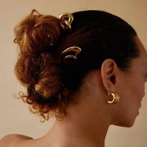 Detail of 18k gold plated stainless steel knot hair fork and tiered hoop earrings set