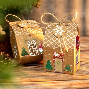 Detalle de caja de regalo de cartón kraft con diseño de casa de jengibre y Papá Noel