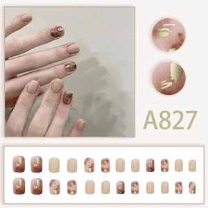 Brown gradient short press-on nails with gold glitter accents for a chic autumn look