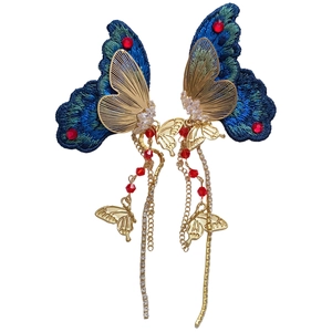 Vintage Schmetterling Ohrringe mit blauer Stickerei, Quasten und roten Kristalldetails