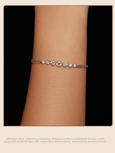 Detail of s925 silver double-layered bracelet with gradient round moissanite stones