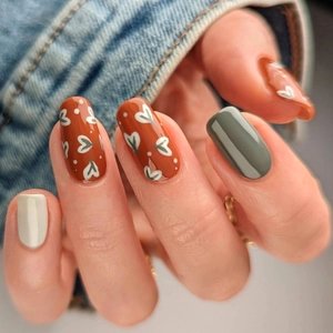 Glossy Press On Nails Heart Pattern Retro Red Green White Stylish Artificial Fingernails