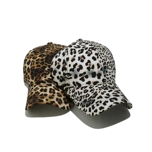 Gradient leopard print baseball caps in brown and white cotton for sun protection