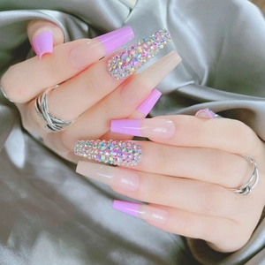 Faux ongles longs ballerine avec pointes françaises lavande et strass AB