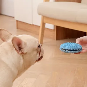 Jouet distributeur de friandises bleu pour l'entraînement des chiens et chiots