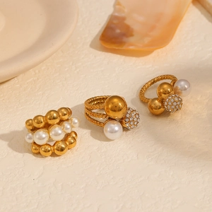 Bague En Acier Inoxydable Plaqué Or 18 Carats Avec Künstliche Perle D'imitation Et Boule De Strass Design Torsadé Pour Femmes