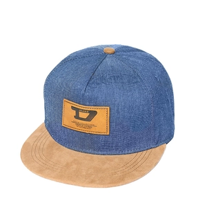 Cappellino da baseball in denim blu con visiera in camoscio marrone e toppa