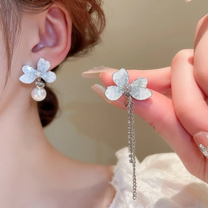 Asymmetric flower earrings with white pearls and long rhinestone tassels in silver finish