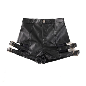 Pantaloncini neri a vita alta in ecopelle con fibbie laterali e dettagli ritagliati