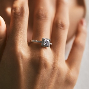 Elegant s925 sterling silver geometric square halo ring with micro-pave diamonds for women