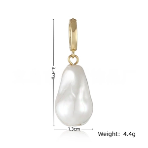 Detail view of 18k gold plated baroque pearl earring with dimensions 3.8cm x 1.3cm
