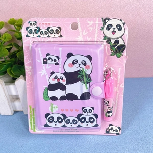 Niedliches rosa Panda-Notizbuch-Set mit Mini-Stift und Druckknopf in Verpackung