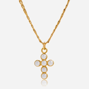 Elegante collana in acciaio al titanio dorato con catena intrecciata e croce di perle
