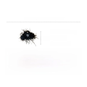 Détail de la pince à cheveux en plumes noires et strass, alliage, taille 13x5,5 cm