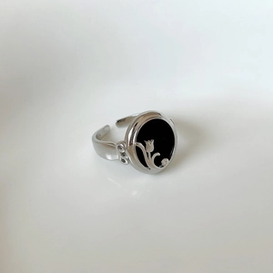 Adjustable S925 silver ring featuring a black oval tulip cutout design on white background