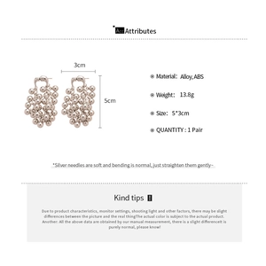 Détail des boucles d'oreilles perles géométriques 5x3cm en alliage avec finition ABS