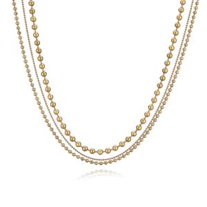 Collana minimalista a tre strati in acciaio inossidabile placcato oro su sfondo bianco